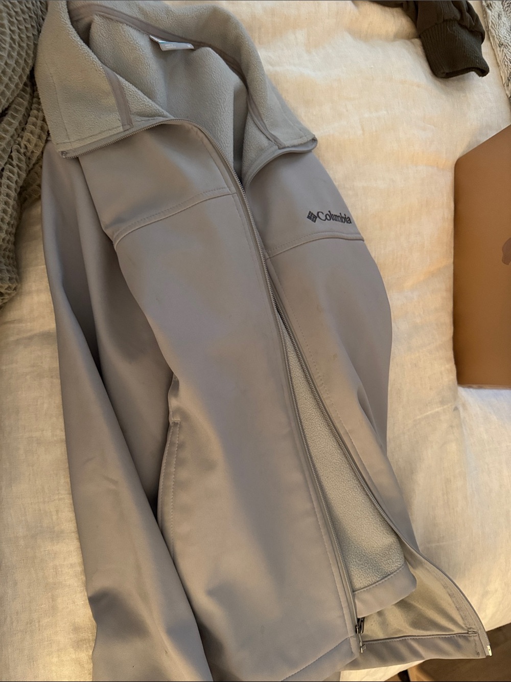 Columbia Men’s Gray Softshell Fleece-Lined Jacket
